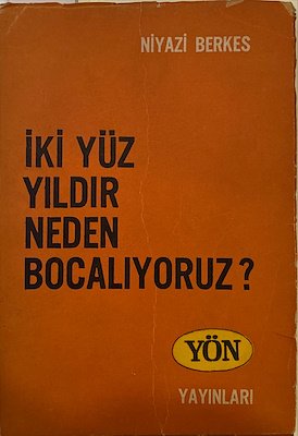 SMEYDAN's tweet photo. En güzel kitap giriş cümlelerinden biri bu olsa gerek:

"Türkiye'nin bugün karşılaştığı meseleler, Birinci Cihan Savaşı'ndan sonra artık kesin olarak gerçekleştirmeyi göze aldığı bir toplum ve uygarlık devriminin tamamlanmamış olması yüzündendir... "

(Niyazi Berkes, İki Yüz Yıldır Neden Bocalıyoruz?Yön Yayınları, 1964)

Prof. Niyazi Berkes'in bu analizine katılıyorum. Atatürk'ün, önceki tecrübelerden de yararlanarak başlattığı Cumhuriyet Devrimi, Berkes'in deyişiyle "toplum ve uygarlık devrimi" maalesef yarım kaldı. Bugün Türkiye'deki tüm aydınlık damarların ana kaynağı yarım kalan o "toplum ve uygarlık devrimi"dir. O devrimi tamamlamadıkça Türkiye'nin temel sorunlarını çözmek mümkün değildir. Hele, bugün, 21.yy'da Osmanlı'nın 17. yüzyıl kafasıyla -Osmanlı o dönemde kendi ortaçağına dönerek yeniden yükseleceği yanılgısına düşmüştü- Türkiye'yi Atatürk'ün gösterdiği hedefe, "muasır (çağdaş) medeniyetler düzeyinin üstüne çıkarmak" olanaksızdır.