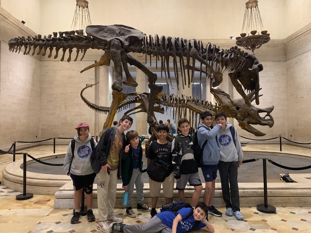 AEWrightMS's tweet photo. 6th grade GATE students enjoyed the day at the Natural History Museum! #aewms #lvusd @NHMLA https://t.co/Sk4YfYmfVn