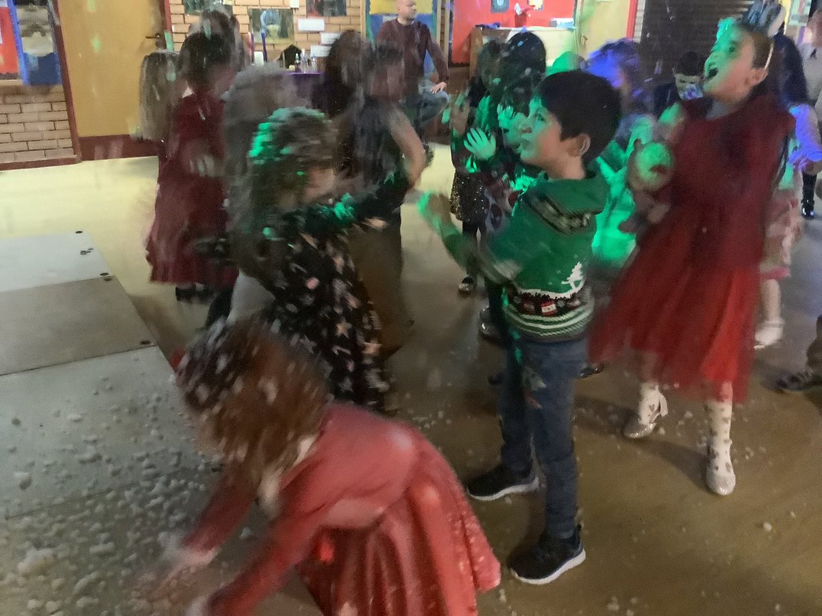Festive fun at the nursery- P3 disco last night (5) Snow is falling….all around…🎶<a href="/stjoesnursery/">St Joseph's Nursery</a> <a href="/MrsEvansJoe/">Mrs Evans</a> <a href="/MrsOJoe/">Mrs O'Connor</a> <a href="/MrsFinlayP3/">Mrs Finlay</a>