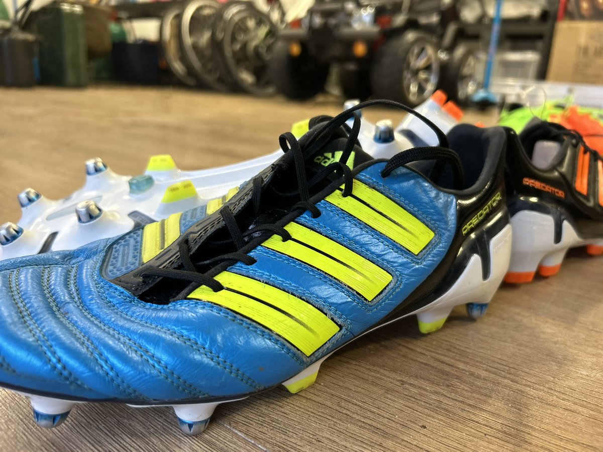 It’s nearly Christmas time so let’s get a few pairs out this wknd and then thats me done. To decide which pair should be given away… LIKE for the Blue Predators RETWEET for the Black Predators