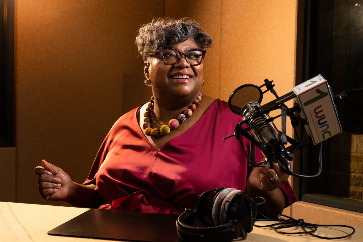 Meet <a href="/LeonedaInge/">Leoneda Inge</a>, who produced the new #Gravy episode all about <a href="/MamaDipsKitchen/">Mama Dips Kitchen</a>. Inge co-hosts Due South <a href="/wunc/">WUNC</a>, where she was formerly the race + Southern culture reporter, the first public radio journalist in the South to hold such a position.

southernfoodways.org/gravy/whats-ne…