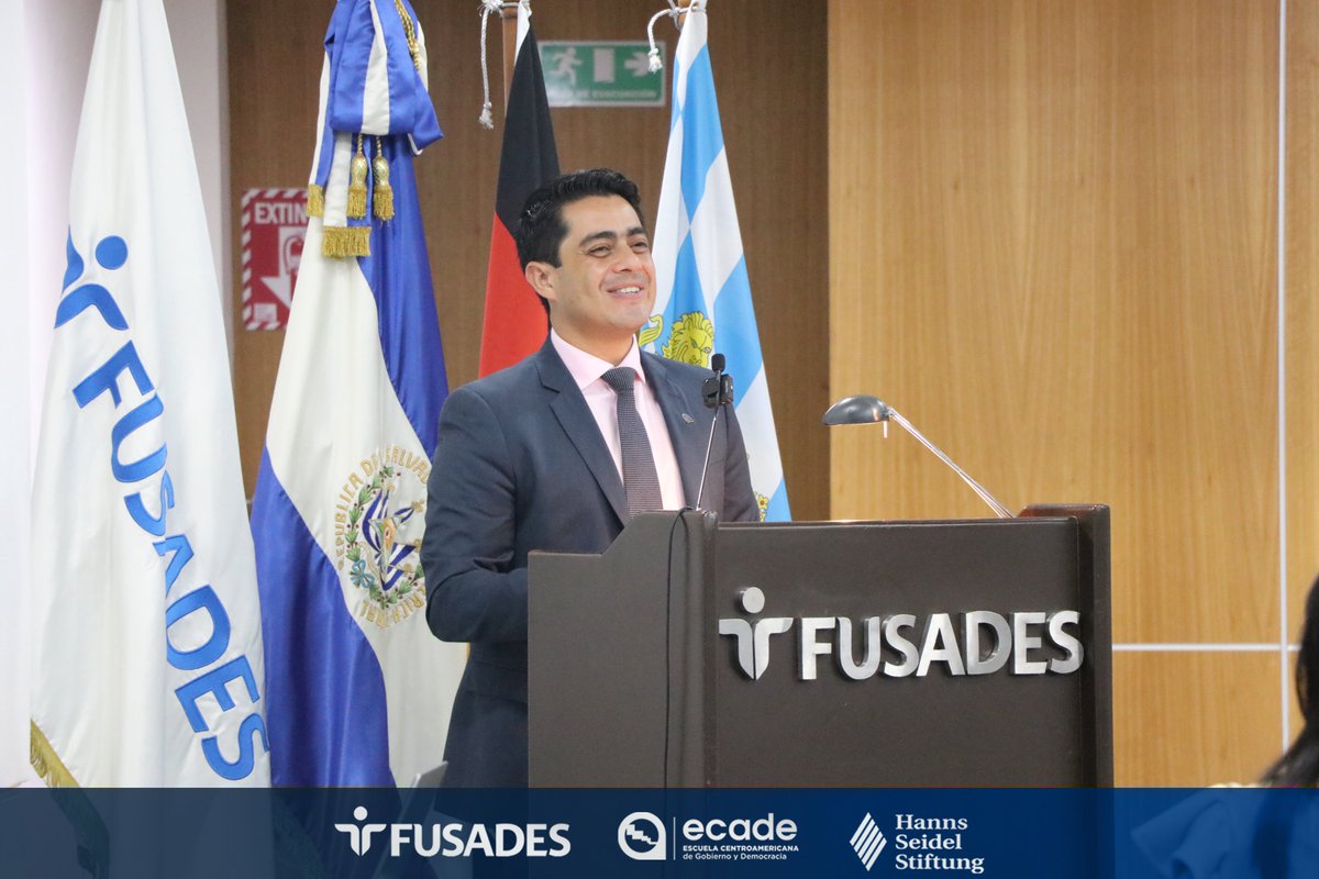 fusades's tweet photo. En FUSADES, creemos que la formación cívica en democracia y gestión pública es fundamental para el desarrollo de una sociedad justa y equitativa. 
@LaHannsSeidel @ecadeSV https://t.co/DETNRuqRHN