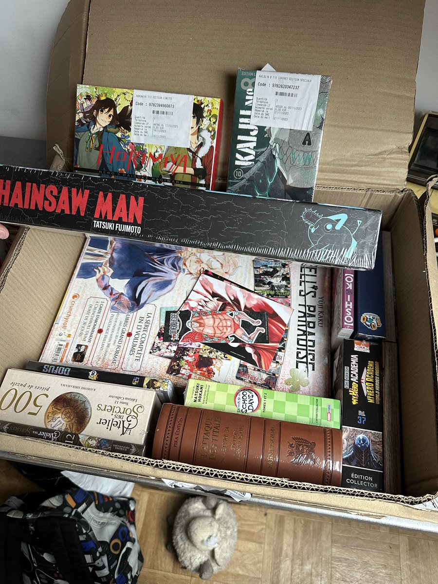 Close2b's tweet photo. Merci @LimitedMangas pour les threads, les pâtes à la sauce tomate pour le reste du mois c’est pas si mal .. 🫠 https://t.co/7I55JhbKTK