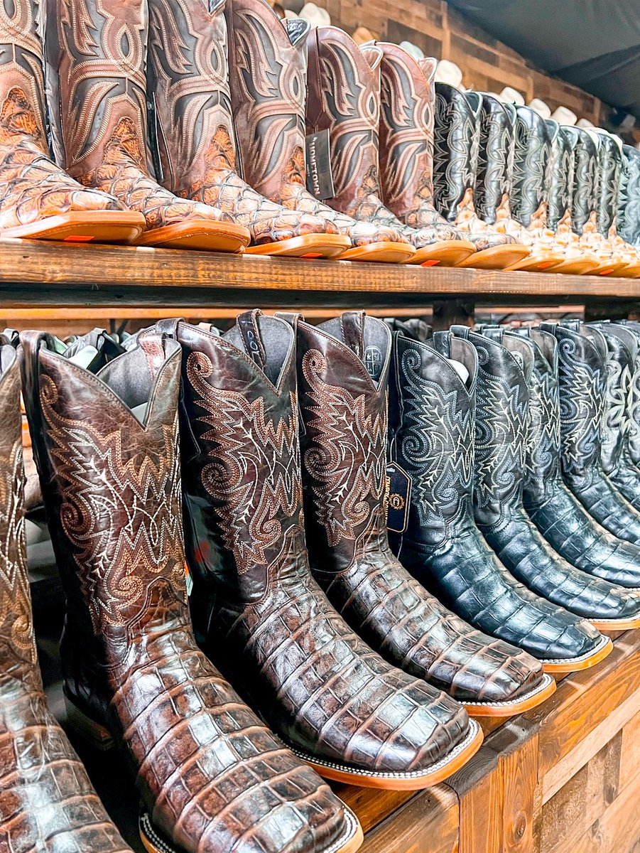 TradersVGP's tweet image. ✨ Christmas Shopping Season is here! Get the perfect 🎁 for everyone shopping at just one place… @tradersvillage of Grand Prairie 😉

We have it all, yes ALL! 🛍️ *While supporting small and local vendors ✨

#christmas #christmasshopping #christmaspresents #openmarket