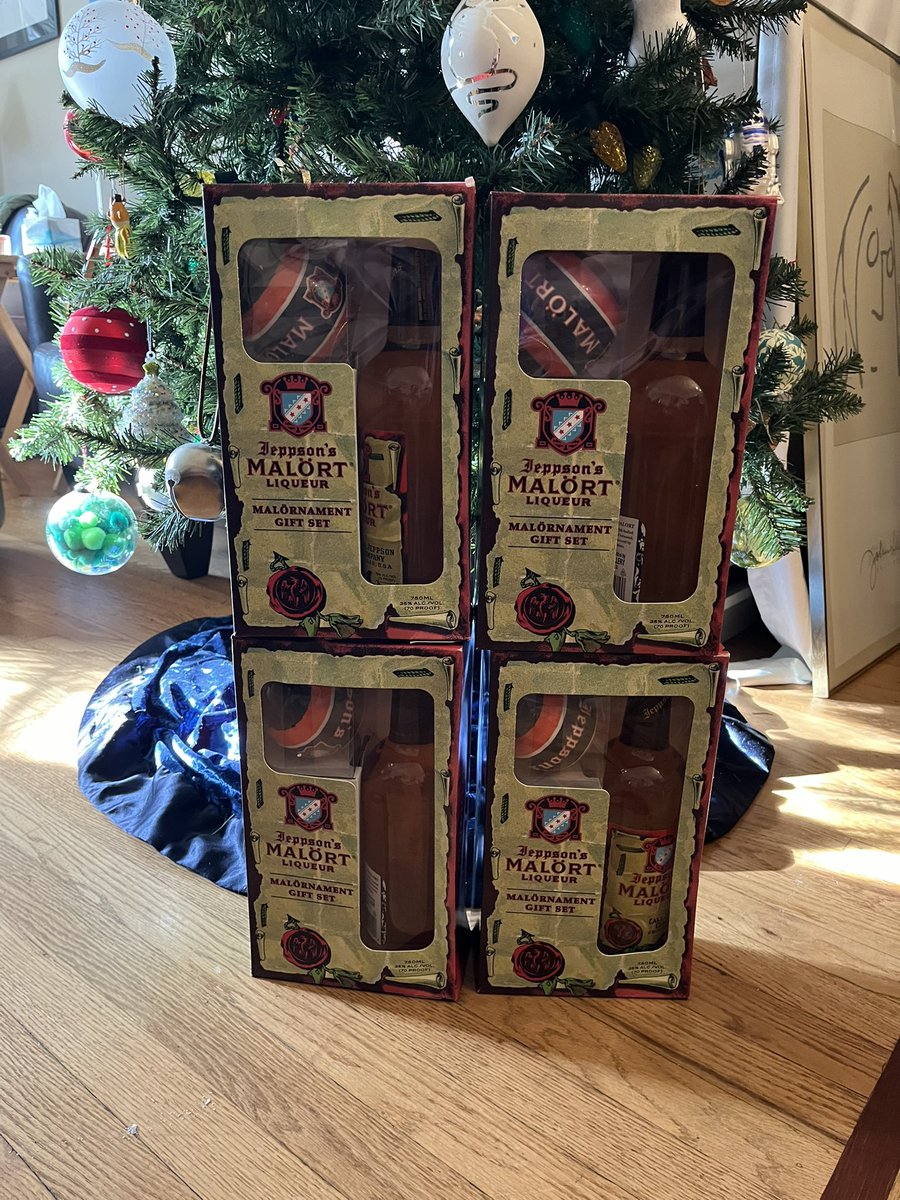 themightyjl's tweet photo. When you need to unfriend someone…with a gift 🎁 @JeppsonsMalort #malort #Christmas2023 https://t.co/Ye6y6AzU0G