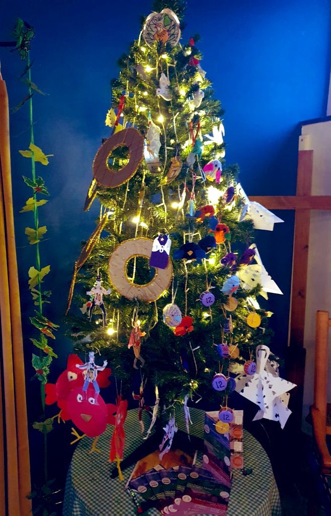 🎄🕊️Christmas magic with <a href="/BreamoreSchool/">Breamore School</a>'s 'Twelve Days of Christmas' &amp; our 'Deck The Hale' tree at Woodgreen Christmas Tree Festival! From hand-sewn holly leaves to golden rings, the children's creativity shines!

At St. Boniface Church, Woodgreen, Dec 8th to Jan 6th! 🎁🎄