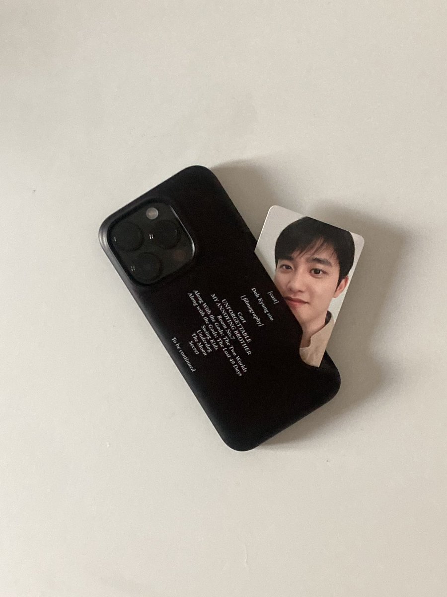 Dyo__L's tweet photo. #RT 추첨+팔로우 한 분께 케이스 보내드려요 !

ᴇxᴏ ᴅ.ᴏ. ғɪʟᴍᴏɢʀᴀᴘʜʏ ᴘʜᴏɴᴇ ᴄᴀsᴇ🎥

엑소 디오이자 배우 도경수🐈‍⬛
경수의 필모그래피를 엔딩크레딧에 담았습니다🎞️

•주문기간 •12/9 - 12/17 23:59
•구매링크 •https://t.co/sfIuH5XfO0 https://t.co/DjVCgVbXtO