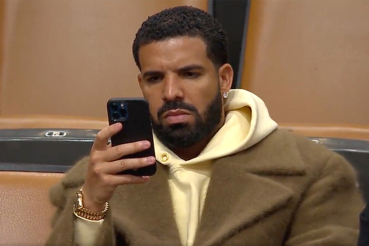 TSN_Sports's tweet photo. Toronto sports fans refreshing their phones for Shohei Ohtani updates https://t.co/2UptMczjVs