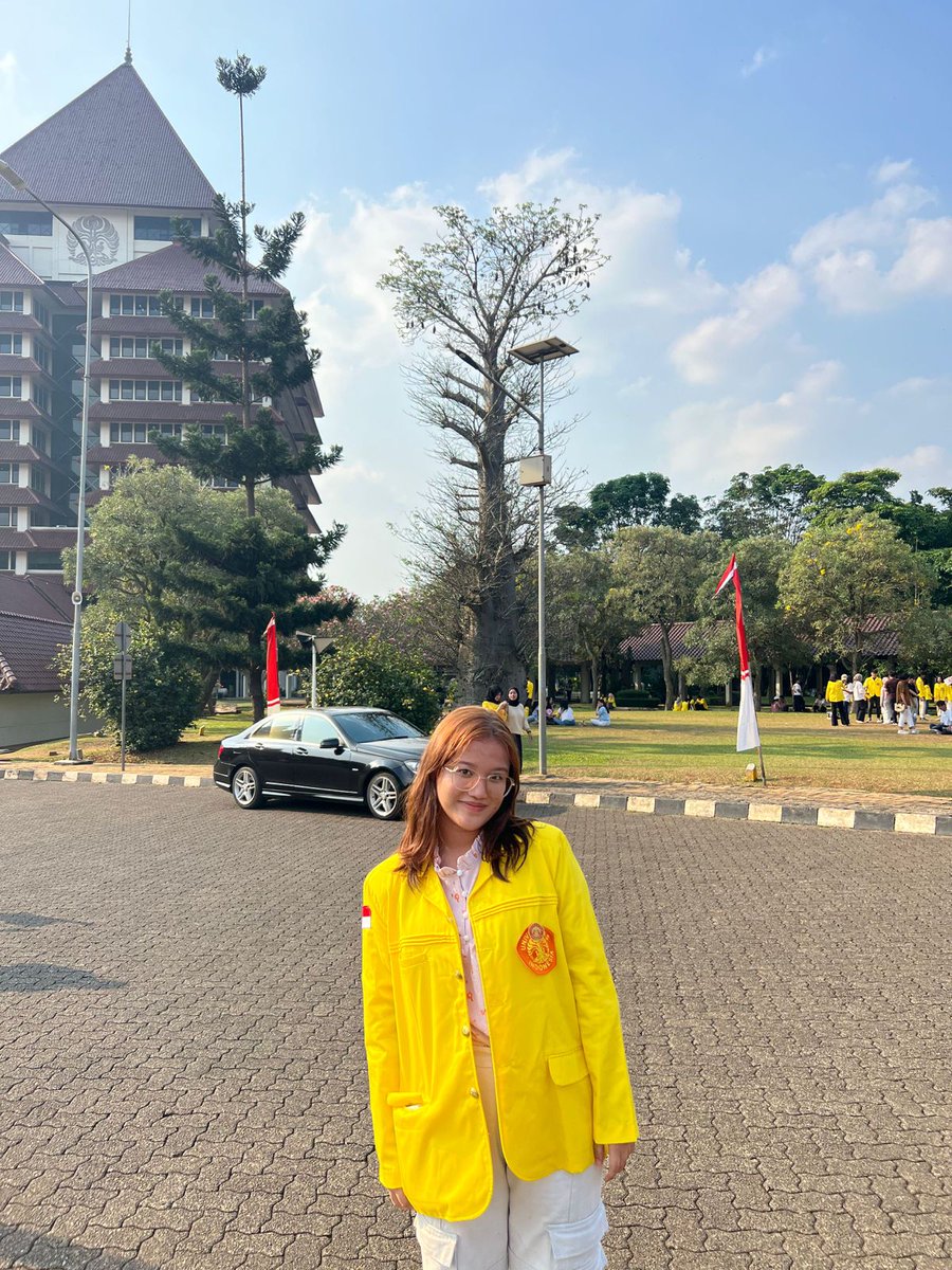 moshkittens's tweet photo. WAKTU CEPET BGT BERLALU?????? perasaan gue baru aja ambil jakun, trs okk dan psak, trs welmab kesos.... trs foto trakhir adlah event trakhir di smt 1, WHICH MEANS GW UDAH MAU SMT 2 AJA TB2?????????? SENEN UAS ANJAAAAY https://t.co/gACs37OtOD