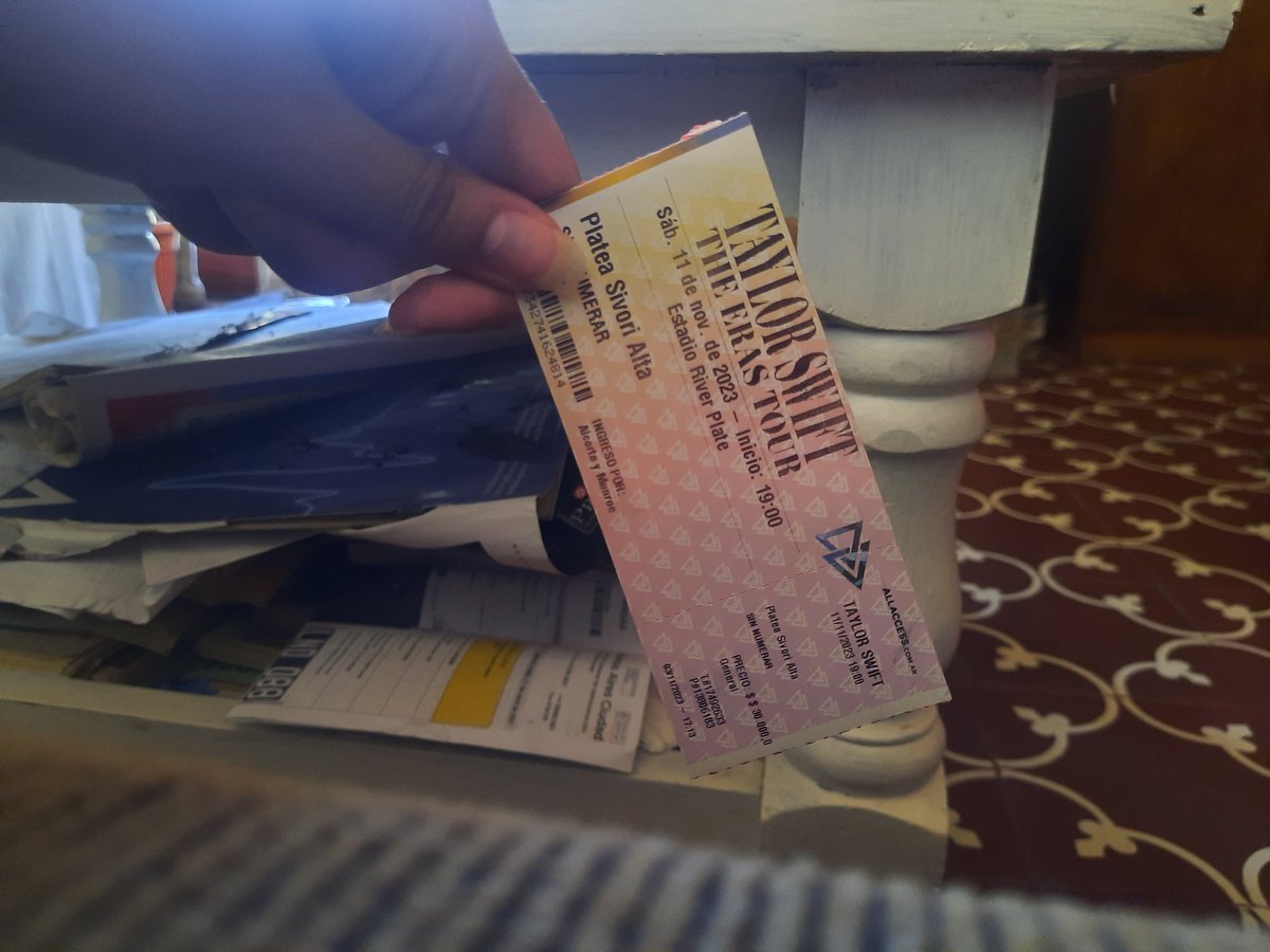 lthabit_'s tweet photo. quiero volver 😭😭😭 https://t.co/QMrR0QeuYv