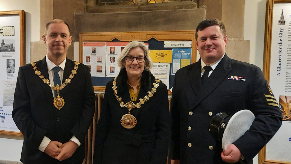 It was a pleasure to welcome Cllr Mary Rasmussen @TownHallLpool & Ceremonial Mayor of Salford Cllr Gina Reynolds @Gina4Labour & her consort Mr Neil Reynolds to our annual Carol Service at St Nicolas Church. Our @RNReserve Ship’s Company were proud to welcome all! @RNJobsUK