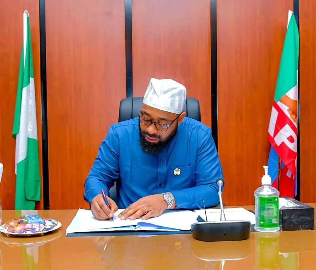 JasperOgunkuade's tweet photo. His Excellency, @HonBago Mohammed Umaru Bago Governor of Niger State will be live on Sky News Arabia TV at 6:30pm Dubai, UAE time (3:30pm Nigeria time) to discuss how to Sustainably Harness Green Assets and Innovation for Prosperity for benefits of all Nigerlites. https://t.co/7kTOfeOryh