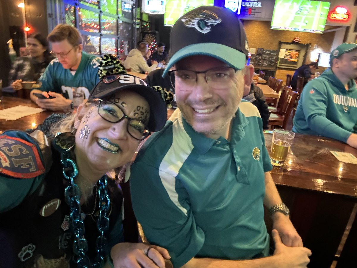 A_voice4animals's tweet photo. @RachelSteeleCLE So excited to be visit Cleveland for the first time. Wedding anniversary, Jags and Browns game and the RRHF. 🖤🏈❤️🐆
Will we see you?👀 https://t.co/xxFmtjYyeB