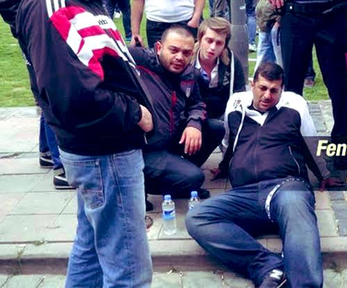 Hatırla izmir kordonda, 
Abi yapma nolur vurma,
Çıkın ulan karşımıza, 
Koyalım o çarşınıza…
