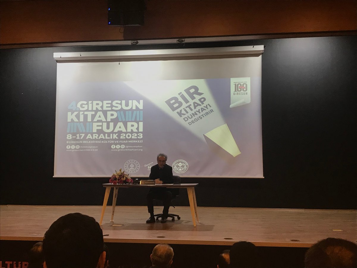 Giresun Kitap fuarında Feridun Emecen'i dinliyoruz.