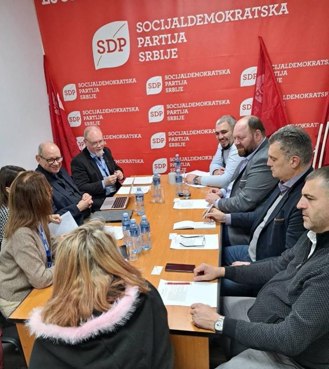 sdpsrbije's tweet photo. Danas je Gradski odbor #SDPS-a u Kragujevcu posetila Misija #OEBS-a. Narodni poslanik SDP Srbije Edis Durgutović ugostio je šefa @OSCE_Serbia, ambasadora Alberta Jonsson-a, sa saradnicima stalne posmatračke misije - gospođom Veronique Lasserre-Fy iz Francuske i… ⬇️ https://t.co/pfFK6LNeGj