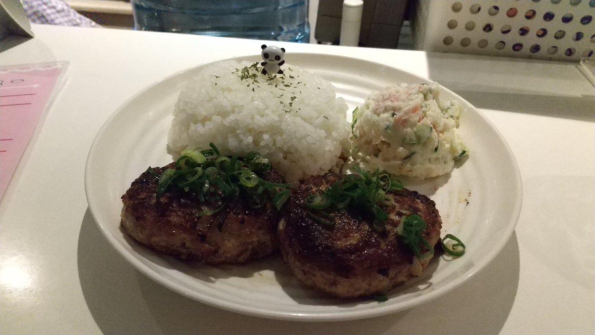 masa_yan_chan_'s tweet image. 久々のしーかに顔だして
お手製のハンバーグプレート

ボーナスでたからたまには🤣
 #SeeKa