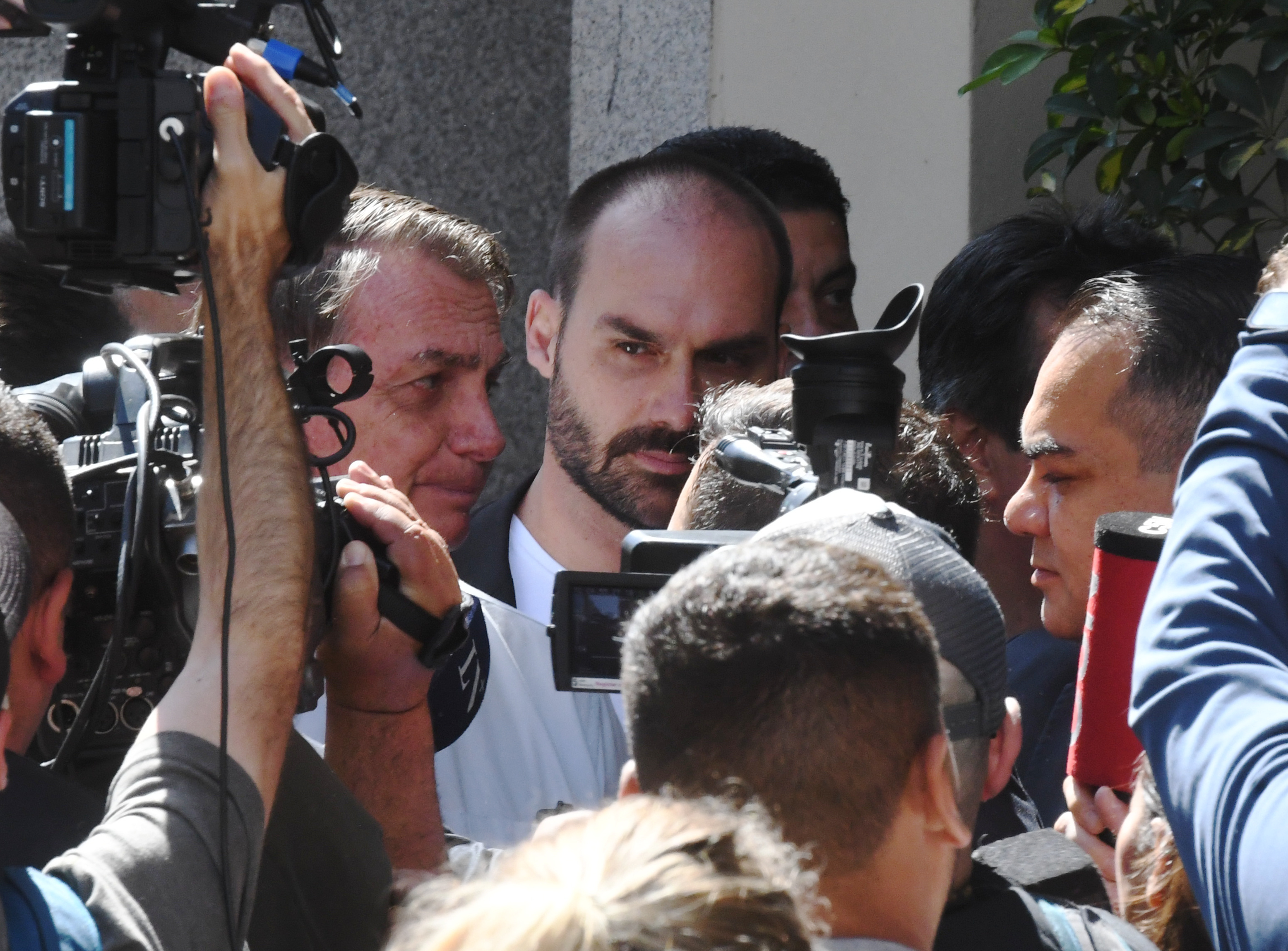 El Economista on X: "? El expresidente brasileño Jair Bolsonaro llega al  hotel Libertador para reunirse con el presidente electo Javier Milei  https://t.co/C21vjlY5Ei" / X