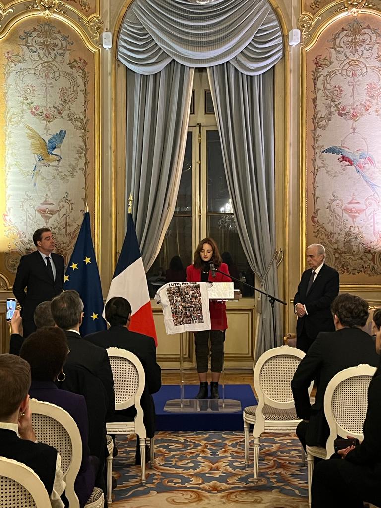 📣Hier, le prix des Droits de l'Homme de la République française a été décerné à l'activiste brésilienne <a href="/marinaoliveirx/">marina oliveira</a> pour son combat contre l'extractivisme minier dans l'État du Minas Gerais, au Brésil 🇧🇷🌎🕊️

<a href="/francediplo/">France Diplomatie 🇫🇷🇪🇺</a> <a href="/CNCDH/">CNC Droits Homme</a>