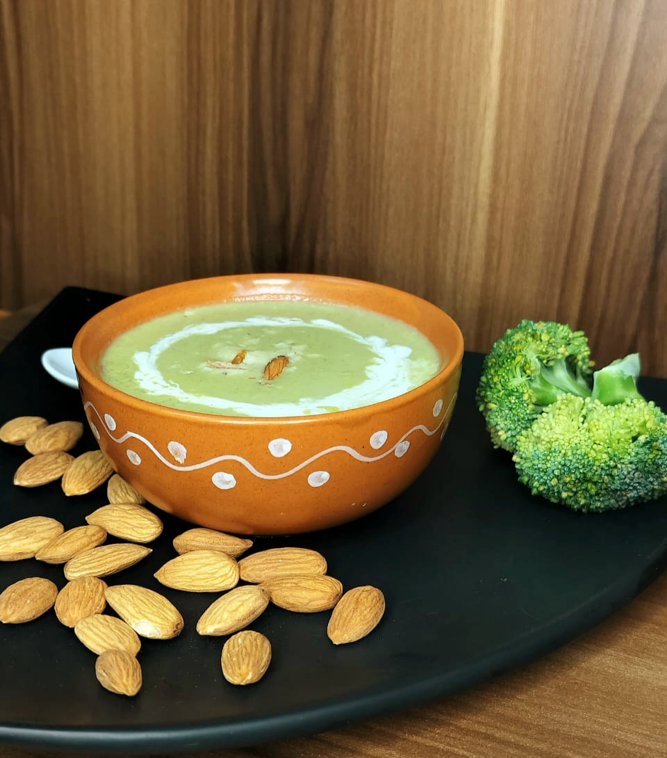 hemahemaak's tweet photo. Creamy almond and broccoli soup https://t.co/v5cq2tr2FZ