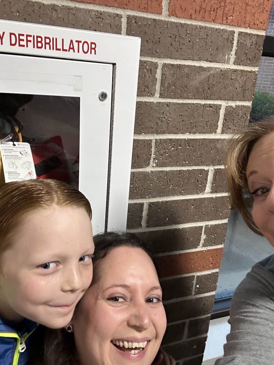 jas10412's tweet photo. #AultElfieSelfie https://t.co/KcfvViYvUa