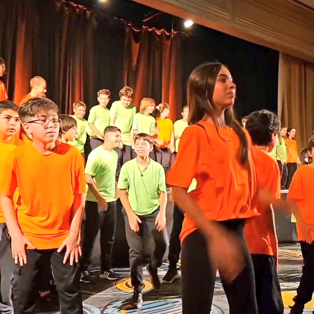 CAbuchalja's tweet image. En el día de ayer, se llevó a cabo en el @RadissonMvd, la fiesta de fin de cursos de @Inst_EDUSchool. Cerramos una etapa donde quedaron escritas las historias de otra generación que se va, y comenzamos una nueva. Felicitaciones a todos y éxitos.