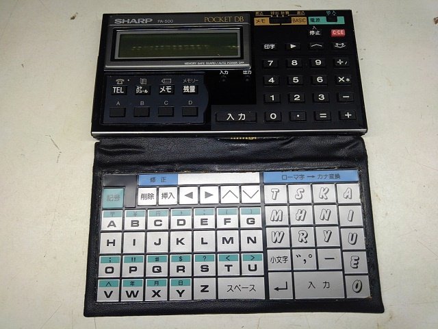 toshitada1973's tweet photo. SHARP PA-500だよ。PC-1270にむりやりキーボードをくっつけた感じ。柔と剛の合体、美しいね…色違いのPA-500Sと並べてみたよ。
#PA500 #PA500S https://t.co/QoBWuJ3WoU