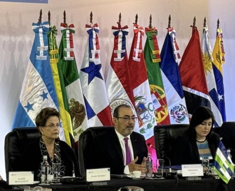 AwiwisTekileira's tweet image. sim, essa foto existe 🗣️