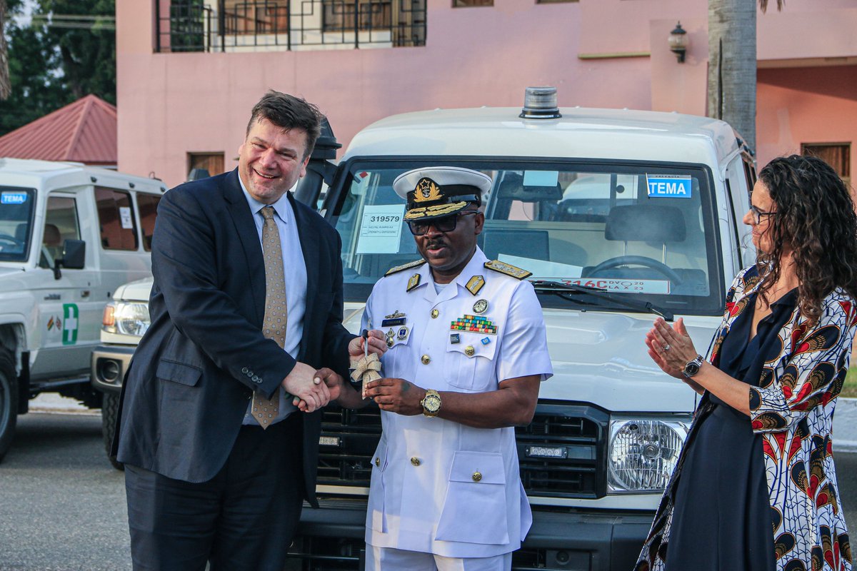 UKinGhana's tweet photo. Providing timely, high-quality medical care to those in need is of utmost importance! ⚕️

Yesterday, we donated 8 ambulances to the @GhArmedForces. These vehicles will play a vital role in the emergency response capabilities in the northern border regions. 🚑🚑

Read more 👉 https://t.co/gpzvLvzYMr