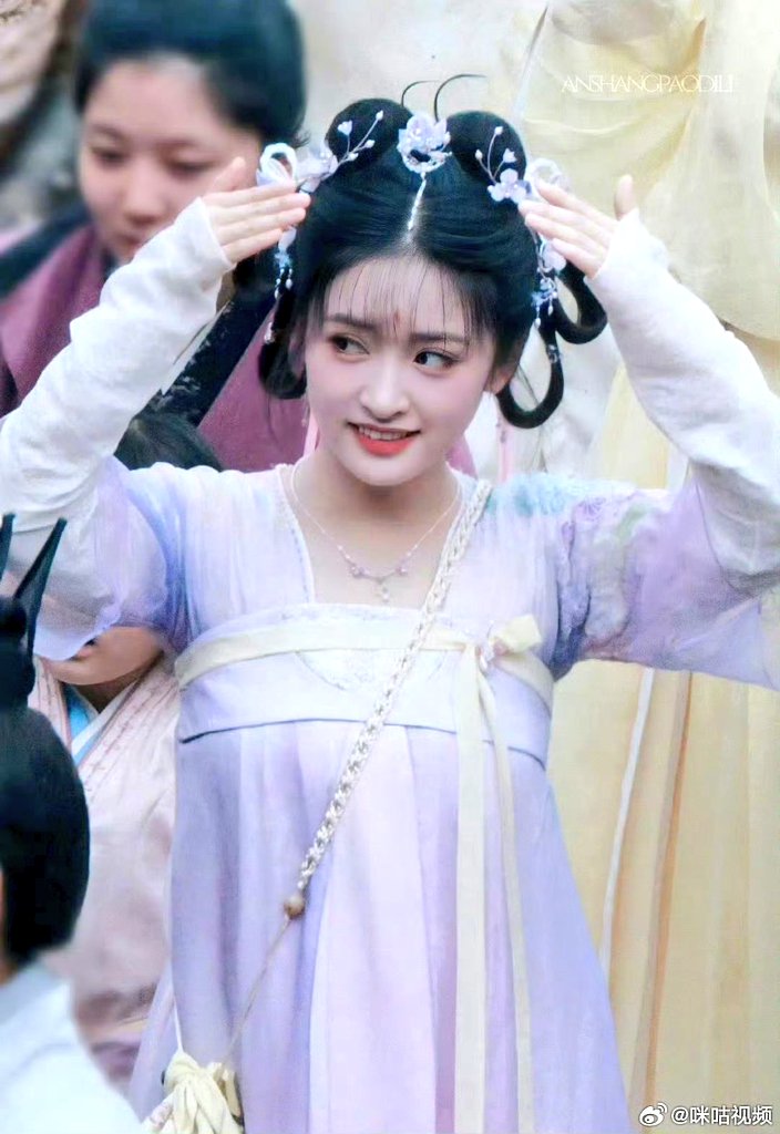 shenmoon_'s tweet photo. ♡ favorite pictures game♡
⬇️
2023 is ending
Quote tweet your favorite 4 pictures of your favorite girl #ShenYue 
Mine are here⤵️ https://t.co/E6E6ykh31e