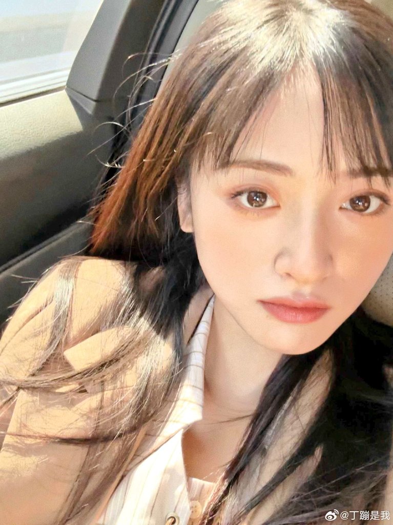 shenmoon_'s tweet photo. ♡ favorite pictures game♡
⬇️
2023 is ending
Quote tweet your favorite 4 pictures of your favorite girl #ShenYue 
Mine are here⤵️ https://t.co/E6E6ykh31e