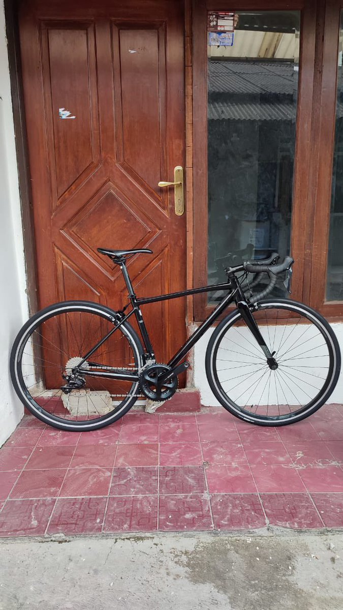 UP_Bike_'s tweet photo. WTS Fullbike : 
Polygon Strattos S5 Rim brake Size S
-Groupset 105 R7000 11 speed
-Chain KMC X11
-Stem, Dropbar, Seatpost, Saddle, Wheelset entity
-Bartape unbrand
-Tire Maxxis Pursuer 700x28c 

IDR: 9.500.000 (Negotiable)

Order/Negotiation
⬇️
WA 089526709918

#fnfjb #frbjb https://t.co/i4J7efwQbe