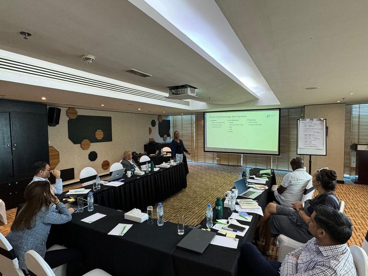 Yesterday, we engaged in a strategic workshop, shaping Phase 2 of #Green2Compete. As the Caribbean hub, we collaborated with the ITC team, Peru, Nepal, &amp; Kenya hubs, forging an agile program for SMEs' green transition. 

Anticipating impactful results in 2024.

<a href="/DS_Caribxport/">Damie Sinanan</a>