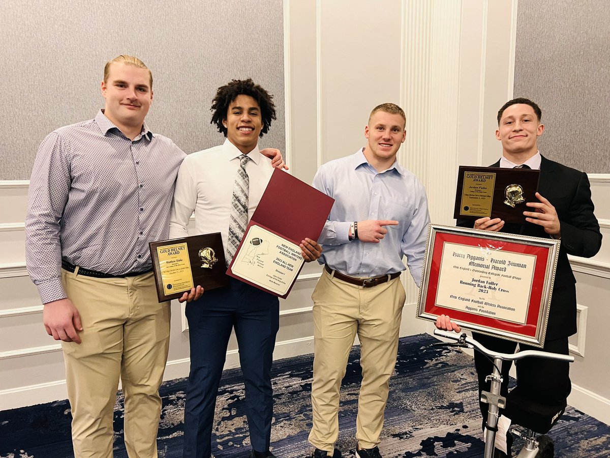 Congratulations to our four All-New England honorees who were recognized at last night’s @NEFballWriters Banquet! @chris330196 @jalencoker @JLDobbs5 @jordanfuller27 #GoCrossGo