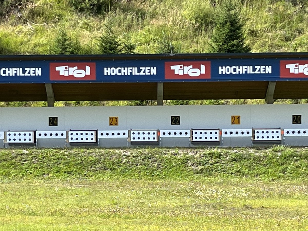IreneW1812's tweet photo. Auch ich habe heuer in Hochfilzen unter der Anleitung von #LisaHauser auf die winzigen Scheiben geschossen!
Hoppauf #LisaHauser und viel Glück!!!🍀 🍀🍀🍀🍀🍀 https://t.co/WNtuAHkws9