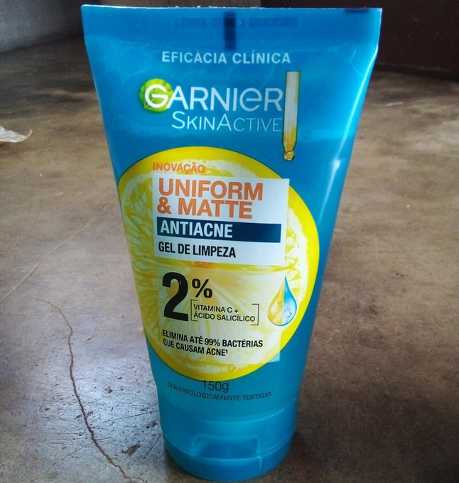 Gel de Limpeza GARNIER Uniform & Matte Antiacne, 150g – Elimina bactérias, Reduz Acne e Controla a Oleosidade
