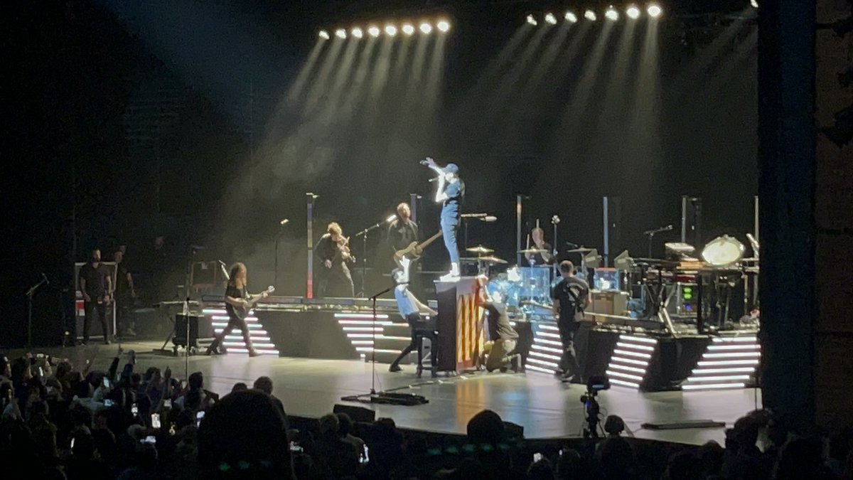 laurenxann's tweet photo. One Republic was freaking amazing!!! Ryan is so funny &amp; sweet! During one of the songs he handed his tambourine to a little kid in the front to let him shake it for a bit.Then people were going up to the stage &amp; putting their hands up &amp; he made sure to shake every single one 🥹❤️ https://t.co/10cSJ90h7O