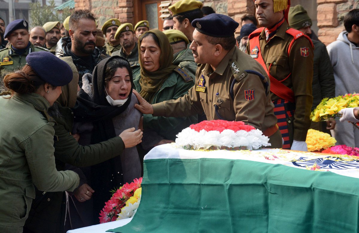 msasem's tweet photo. Pain and grief stricken family of Inspector Masroor Wani who succumbed at AIIMS after shot at by terrorists at Eidgah Srinagar last month. 
#Kashmir #InspectorMasroorWani https://t.co/sr7WxNhI2b