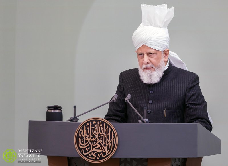 “The non-Muslim world knows Muslims are not united” LATEST! - Hazrat Mirza Masroor Ahmad (aa) continues to urge Ahmadis to raise their voices for #Palestinians 🇵🇸 Speaking of injustices being committed by #Israel against the Palestinians, His Holiness said today: “I…