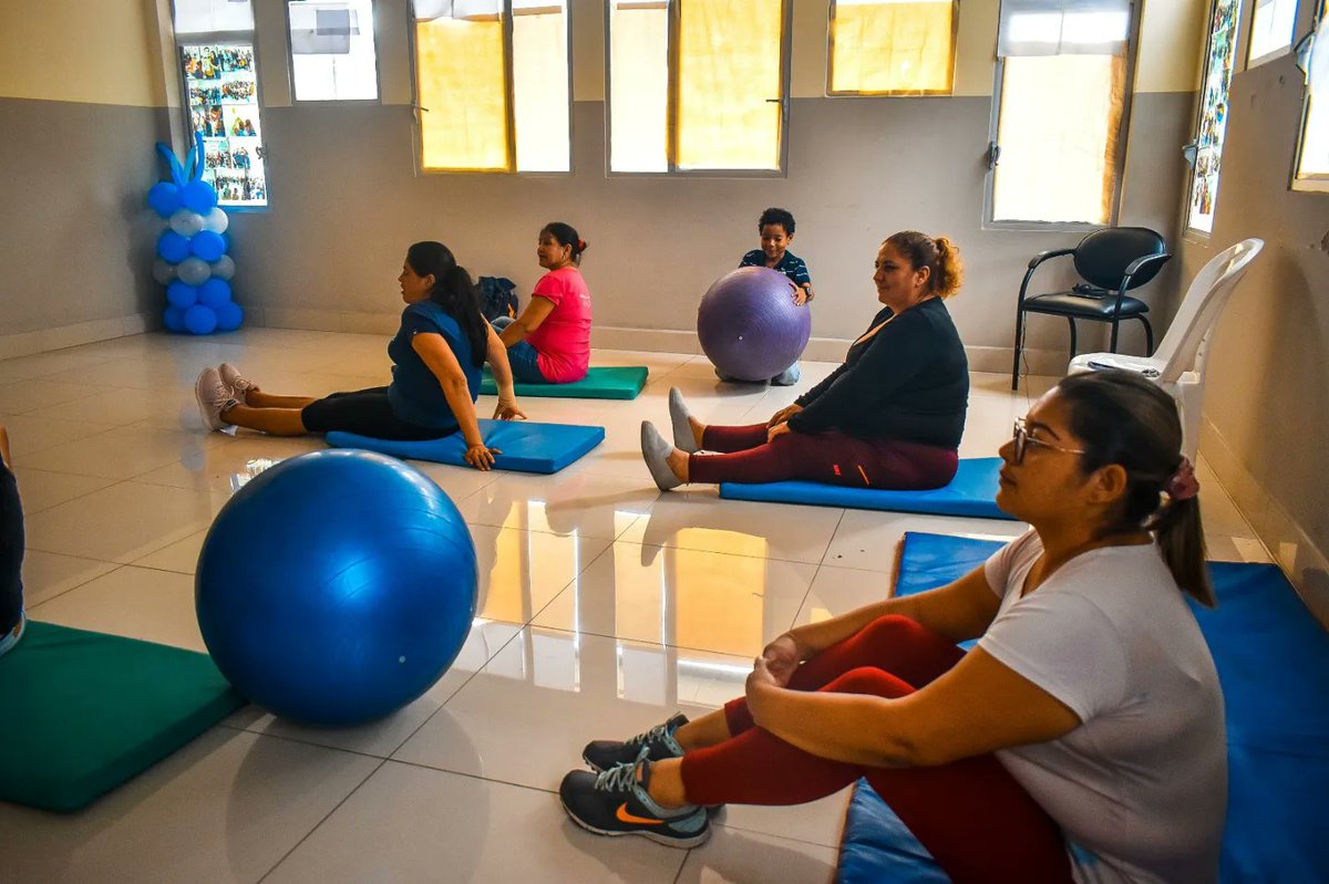 GobiernodeDuran's tweet photo. En el CEMATID, mujeres de diversas edades participaron en una enérgica rutina de ejercicios, focalizada en el fortalecimiento muscular. 💪🏻
Con estas iniciativas buscamos inspirar a la comunidad a adoptar un estilo de vida saludable.
@CHONILLOec
#Durán #DuránSaludable #CEMATID https://t.co/vpEuf2MNr2