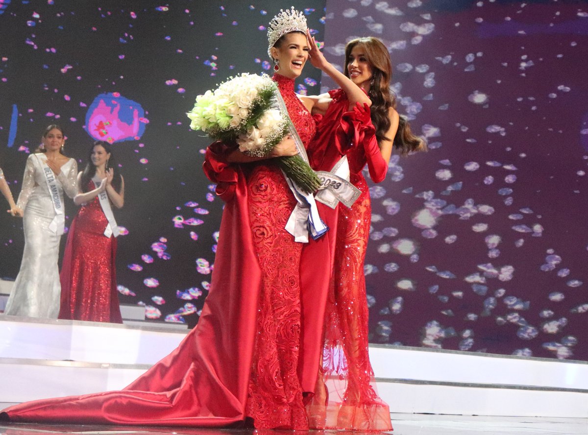 nuevodiaenlinea's tweet photo. #NuevoDía | 👑Miss Amazonas hace historia en Miss Venezuela 2023 (+VIDEO)

➡️Ileana Márquez, Miss Amazonas, se convirtió en la primera @MissVzla que es mamá. 

#NoticiasFalcón #MissVenezuela2023 #MissAmazonas #bellísima #Osmel

Más información AQUÍ 👇
https://t.co/6OI1MlyAKL https://t.co/PM7s4kpW7O
