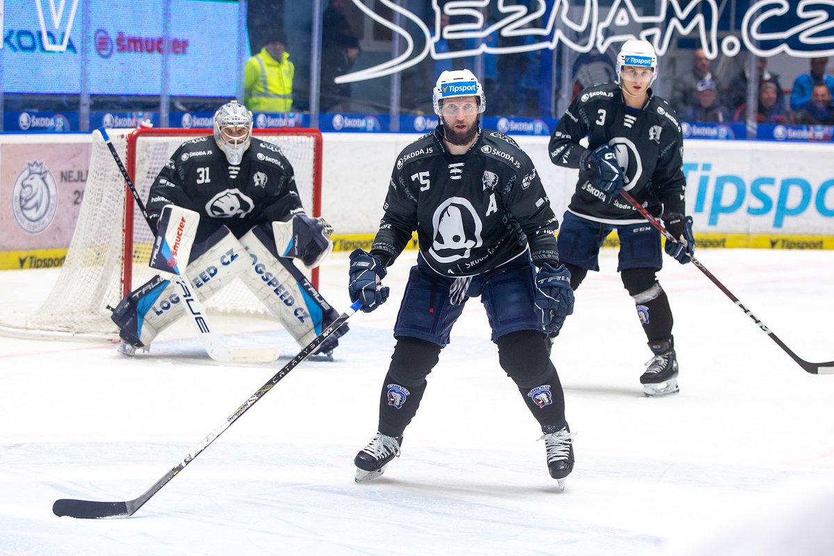 telhcz's tweet photo. ⚫️ Hráči @HC_Plzen včera poprvé nastoupili ve třetí sadě dresů! Co na ně říkáte? 😍
📸 Marek Švamberg
#TELH | #extraliga | #PLZBTL https://t.co/SsL8MlV7Ss