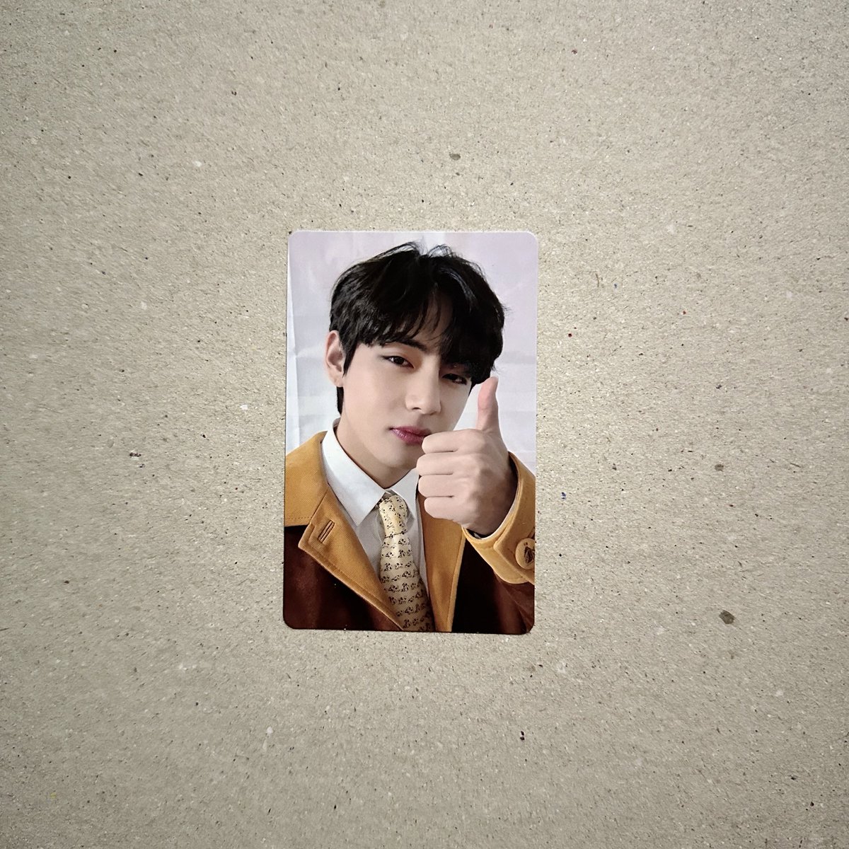 purpletkbum's tweet photo. wts lfb ph only qs

Taehyung BE Essential POB pc

— php 200 + lsf
— mint condition
— payo

mop: gcash/unionbank/bpi/maya

pls rt @btsmerch_ph @PHBTSonhand_RT 

🏷 wts lfb be essential kim taehyung v taetae https://t.co/lQcRkineed