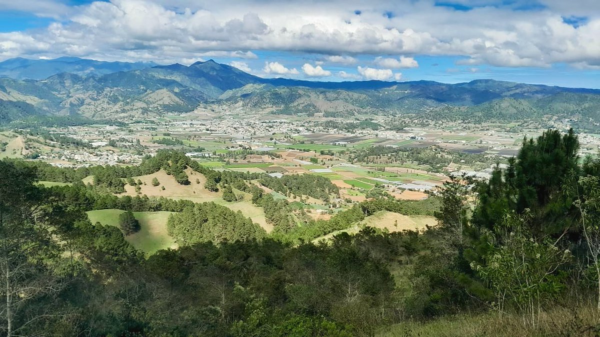 FrarmanG's tweet photo. Fin de semana y te dejamos esta espectacular vista de Constanza, el lugar más prodigioso de nuestro país.
Valles, montañas, nubes y cielo armonizan en el idilio de la mañana
@RDPorLoAlto 

#constanza #constanzard🌳 #findesemana #lasucursaldelcielo https://t.co/kfHAsUrwFg