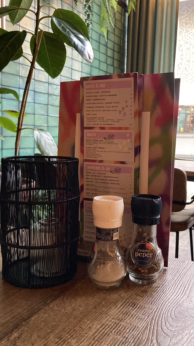 De werkweek eindigt een keertje vroeg en we eindigen hem met een lekker hapje en drankje bij Lisa op Zuid. Ik hoop dat jullie een mooi inkijkje in mijn week hebben gehad! Wat ik het mooist vond: de gesprekken, in DM als openbaar, en de inkijkjes op zoveel interessante accounts!