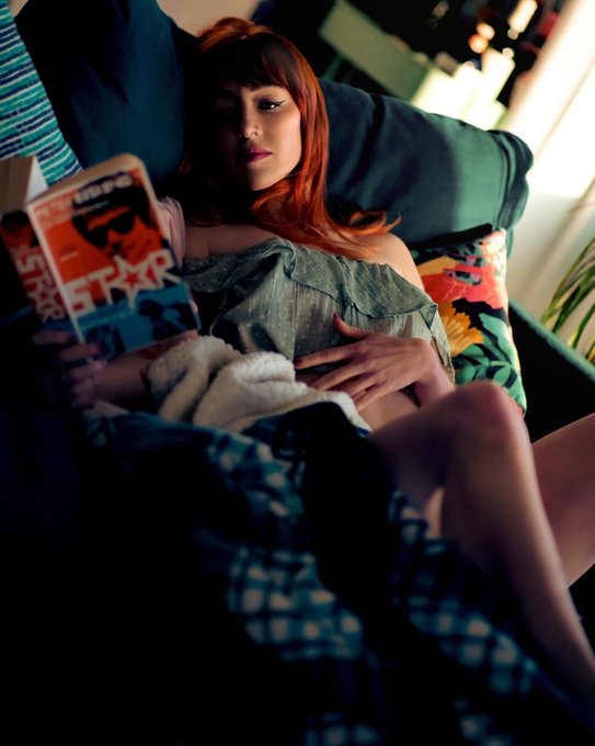 My friend @lovedaypole is your quiet nerdy neighbor 📚 She wants you to distract her. https://t.co/ND<a class="tags" href="/tag/lovedaypole">@lovedaypole</a>