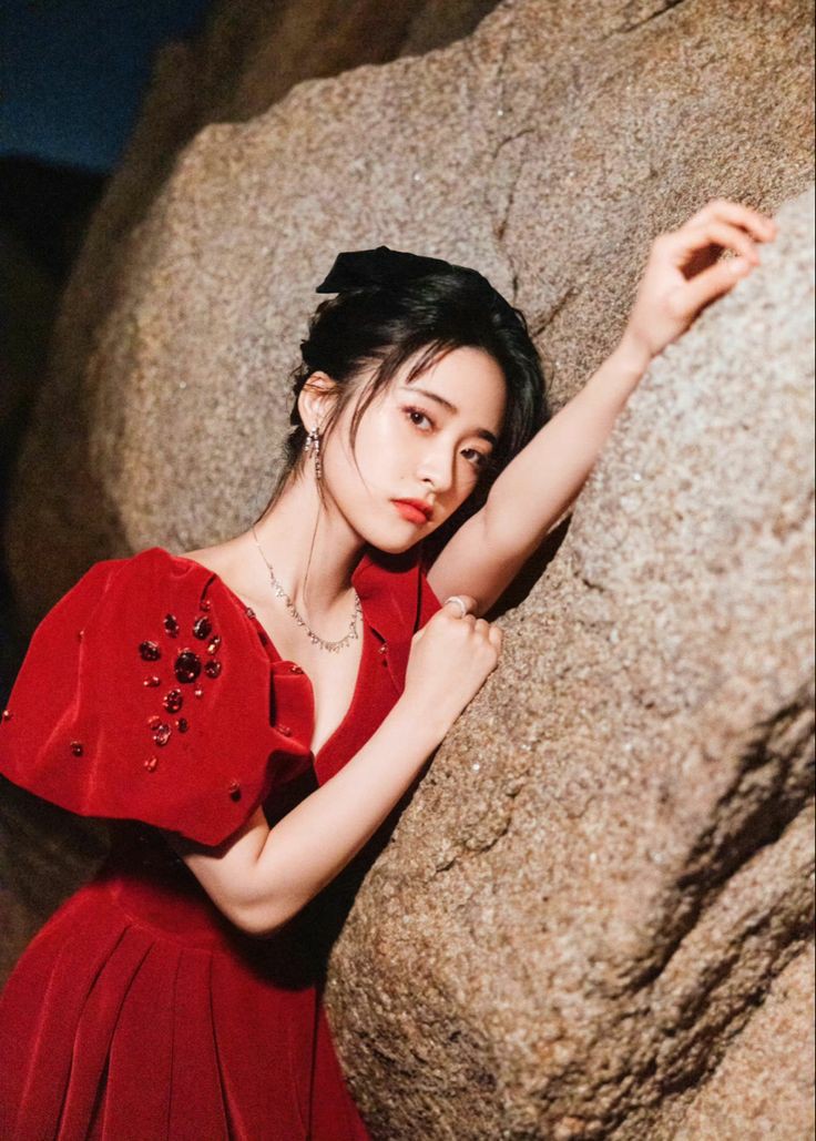 prettyshenyue's tweet photo. My favourite 4 pictures of #ShenYue https://t.co/PXpOxpRvjI