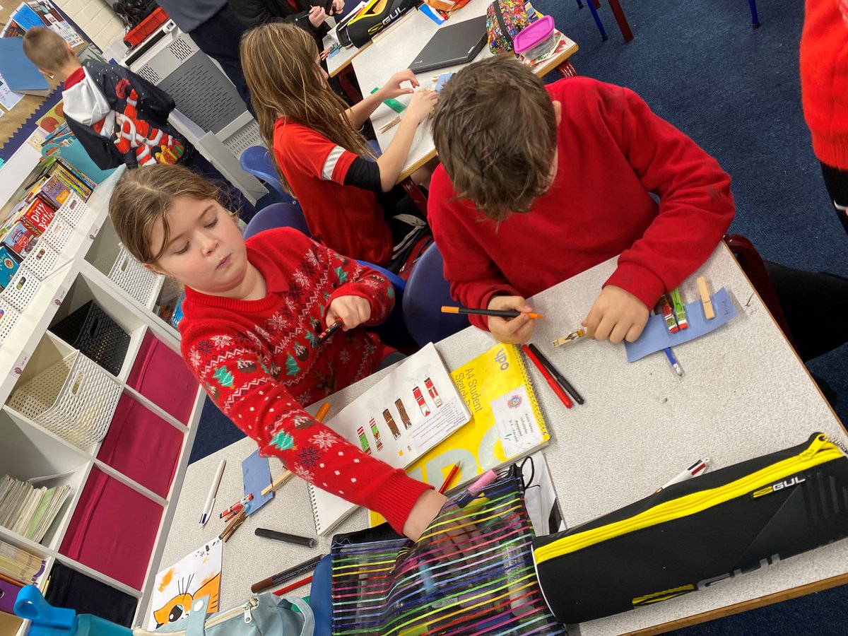 YsgolFrongoch's tweet image. Blwyddyn 5 have been busy this week designing and creating their craft work for their Christmas fayre. Da iawn Blwyddyn 5! #christmascraft #designandcreate