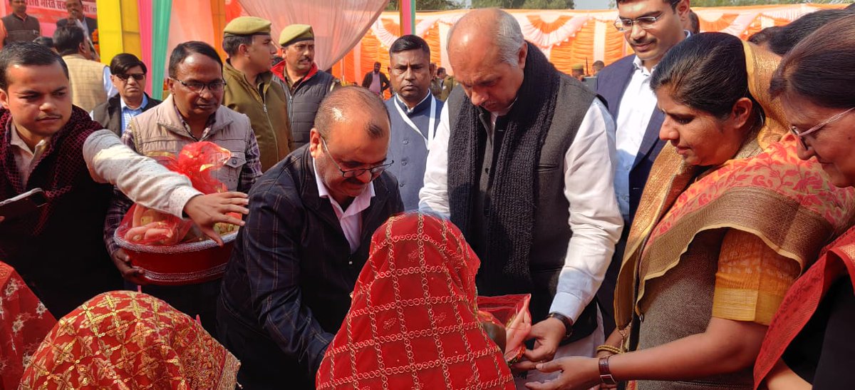 balvikassambhal's tweet photo. आज दिनाक 08.12.2023 को विकास खण्ड बहजोई के ग्राम पंचायत परतापुर में विकसित भारत संकल्प यात्रा के दौरान माननीय मंत्री श्री धर्मपाल सिंह जी द्वारा बाल विकास सेवा एवं पुष्टाहार विभाग की ओर से गर्भवती महिलाओं की गोदभराई व 6 माह पूर्ण हो चुके बच्चो का अन्नप्राशन कराया गया। @DmSambhal https://t.co/A7rU5bnJqr