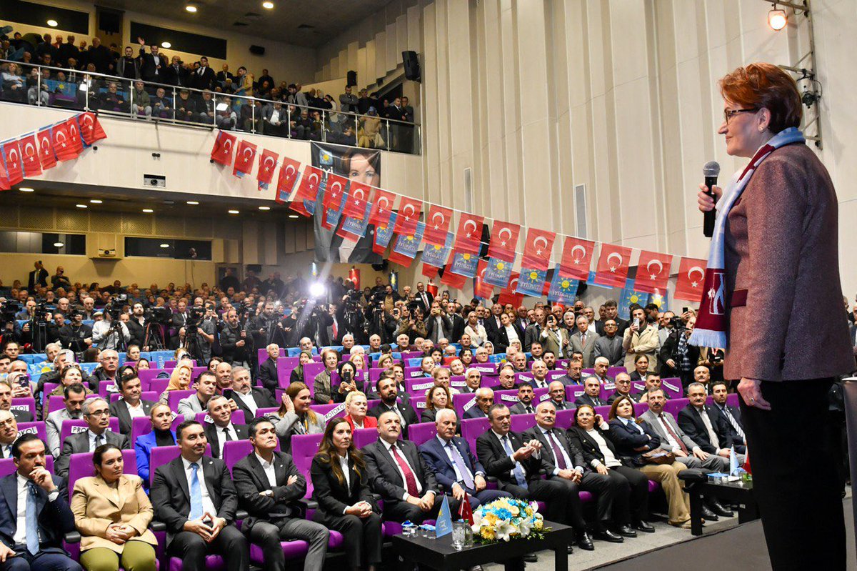 Genel Başkanımız Sayın <a href="/meral_aksener/">Meral Akşener</a>;

Trabzon teşkilatımızla bir araya gelerek istişarelerde bulundu.  

Önümüze konulan hiçbir engele aldırmadan; 

Milletimize velinimet olduğunu hatırlatmak için çalışmaya devam edeceğiz!